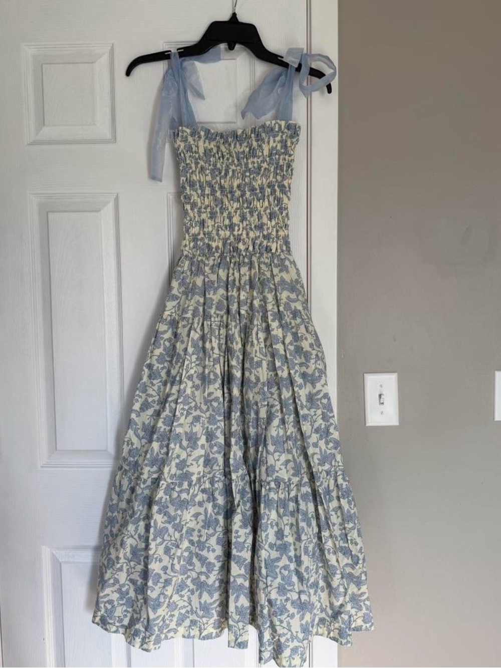 En Saison blue and white floral midi